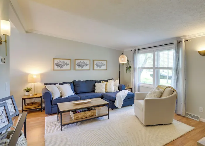 Three Oaks Home W/ Guest House - 8 Mi To Beach!