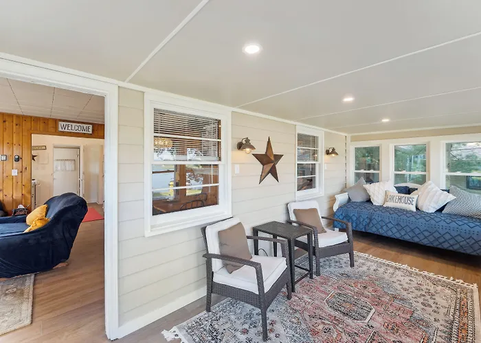 Delavan Retreat W/ Patio On Turtle Lake!