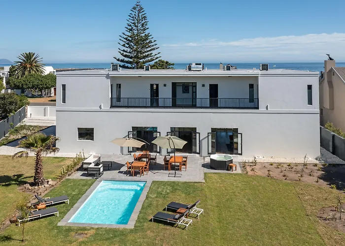 Glow Boutique Suites & Guesthouse