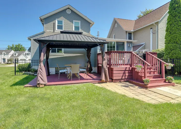 Vermilion Home - Walk To Main Street Beach!