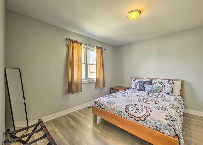 Twin Lakes Escape W/ Deck < 1 Mi To Beach!