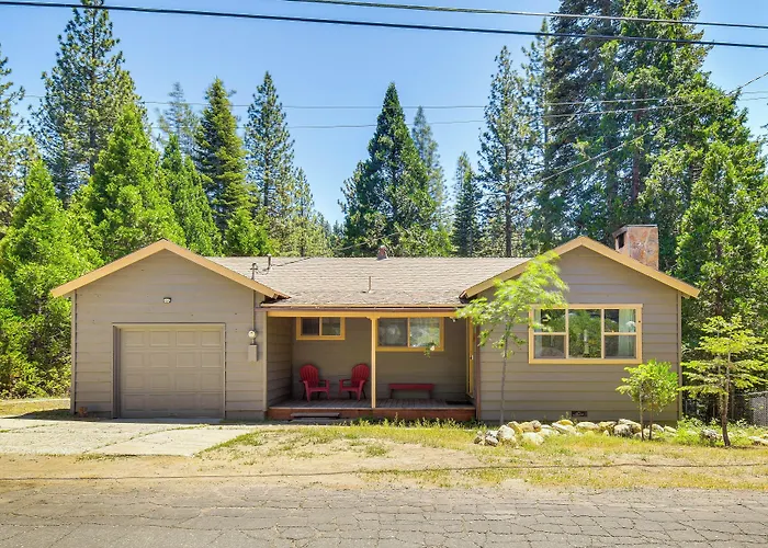 Cozy Retreat W/ Deck ~ 2 Mi To Pinecrest Lake!