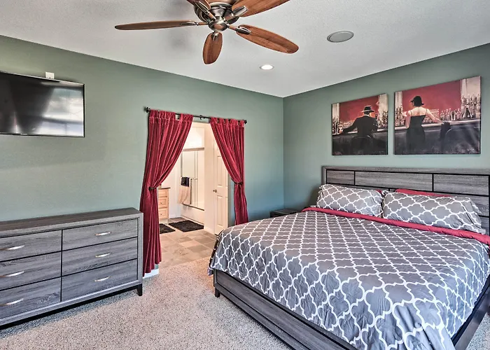 Sun-Soaked Colorado River Haven - Walk To Beaches!