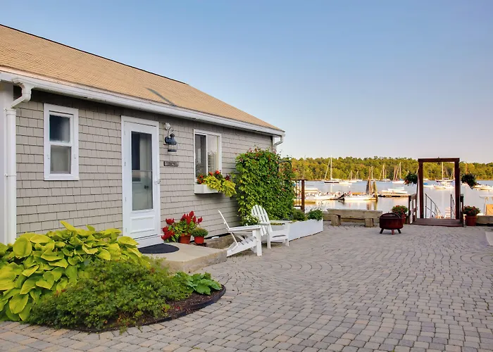 'Heron Cottage' On Casco Bay W/ Deck & Boat Dock!
