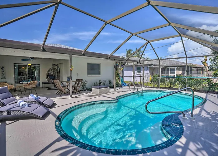 Naples Oasis W/ Screened Pool, Bike To Beach!