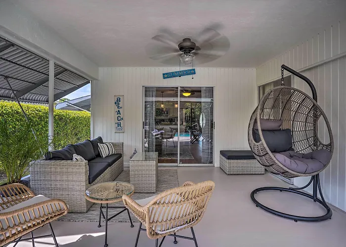 Naples Oasis W/ Screened Pool, Bike To Beach!