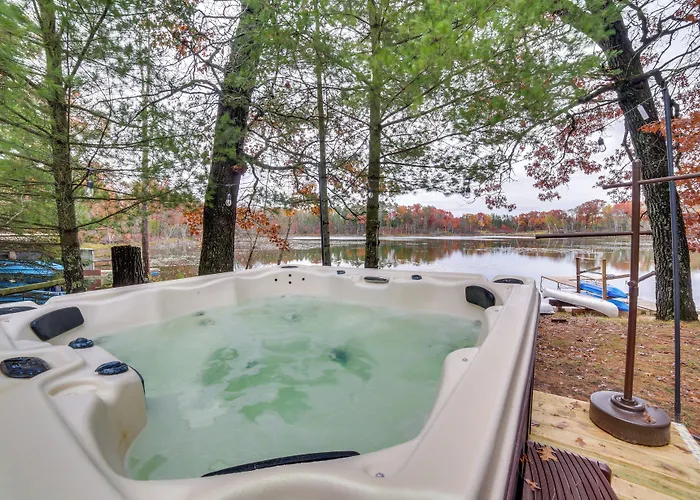 Lakefront Wisconsin Cottage W/ Dock & Hot Tub!