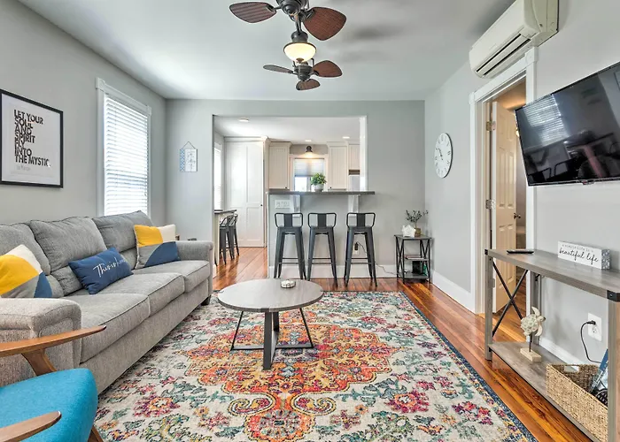 Mystic Refuge W/ Patio < 1 Mi To Downtown!