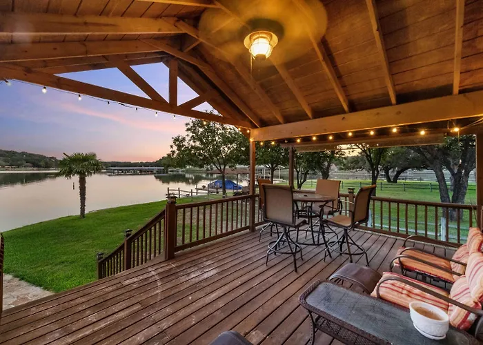 Lakefront Haven ~ 6 Mi To Historic Granbury Square