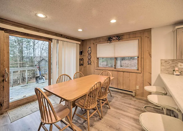 Cozy Mountain Retreat W/ Deck ~ 3 Mi To Mount Snow