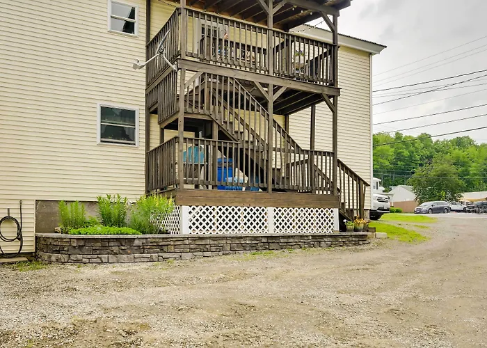Chic & Central Apartment ~ 6 Mi To Sebec Lake!