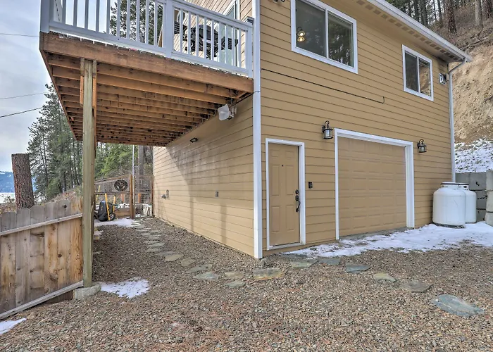Lake Loon 'Hillside' Cottage W/ Private Deck!