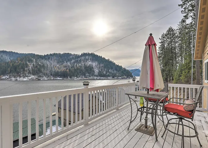 Lake Loon 'Hillside' Cottage W/ Private Deck!