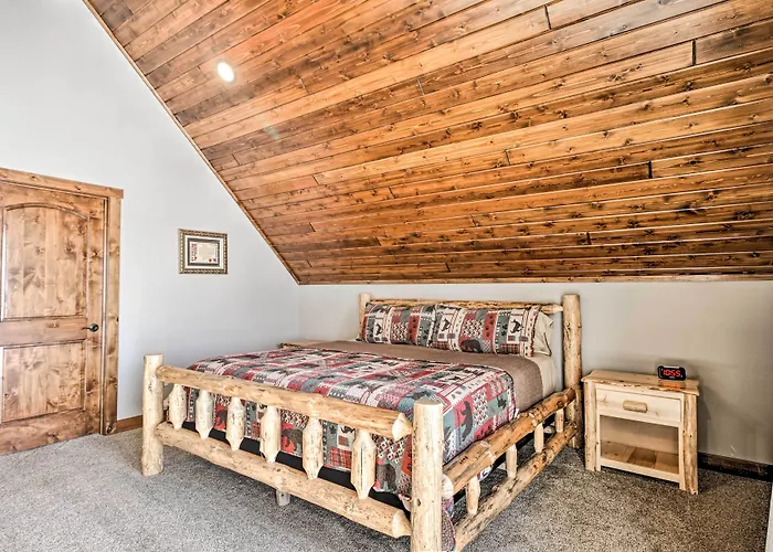 Cabin W/ Gradual Slope To Sandy Bottom Swimming!