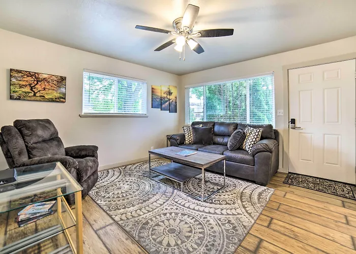 Cozy Townhome: Near Dtwn, Hospital & College!