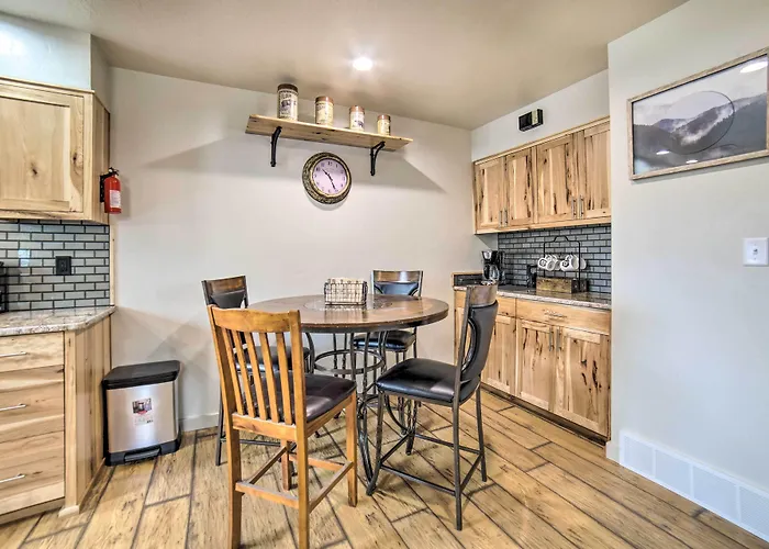 Cozy Townhome: Near Dtwn, Hospital & College!