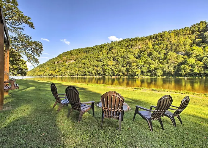 Cozy Waterfront Cottage W/ Deck On White River!