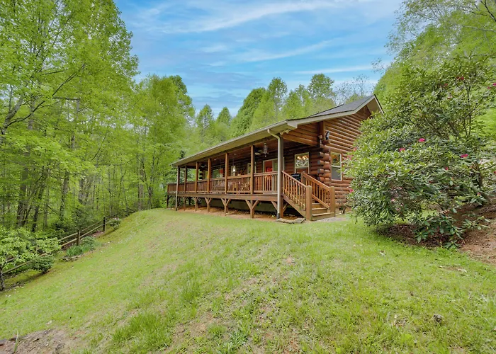 Peaceful Smoky Mountain Cabin W/ Deck & Fire Pit!