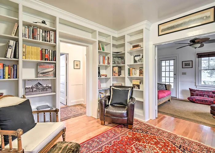 Restored 1930S Cottage On 1 Acre W/ Fire Pit