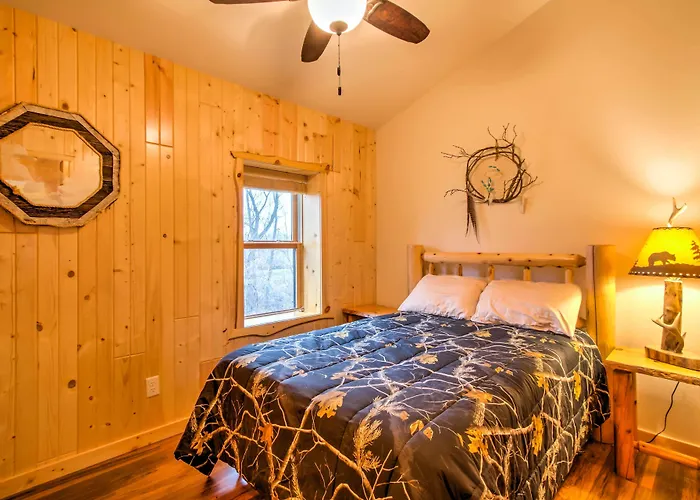 Cabin By The River: Visited By Treehouse Masters!