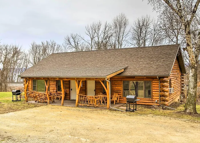 Cabin By The River: Visited By Treehouse Masters!