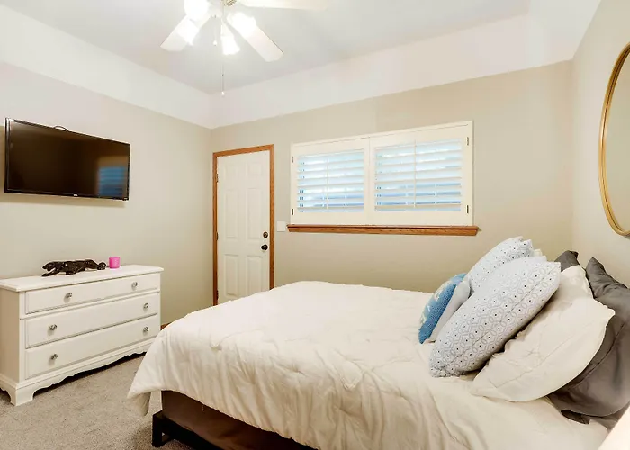Spacious Home On Beaver Lake W/ Deck & Fire Pit!
