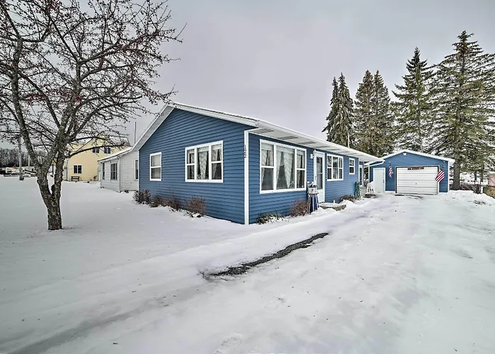 Cozy Houghton Lake Heights Cottage W/ Private Yard