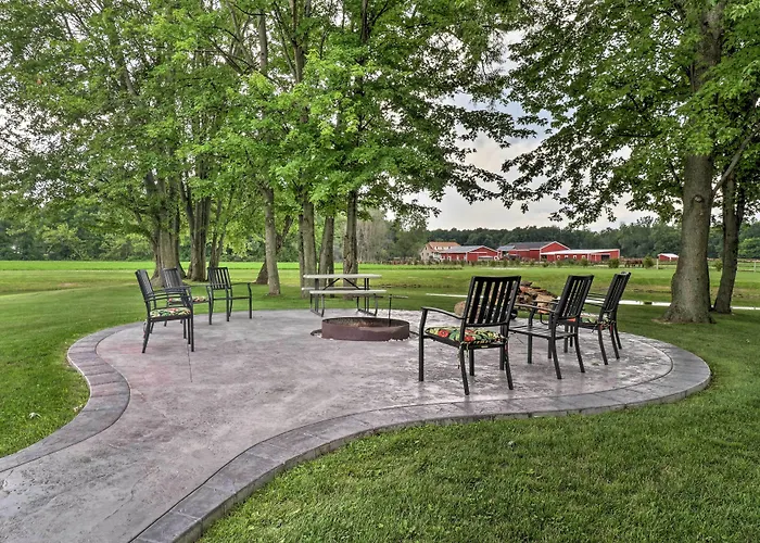 Cozy 'Haven Of Rest' Home W/ Amish Country Views!