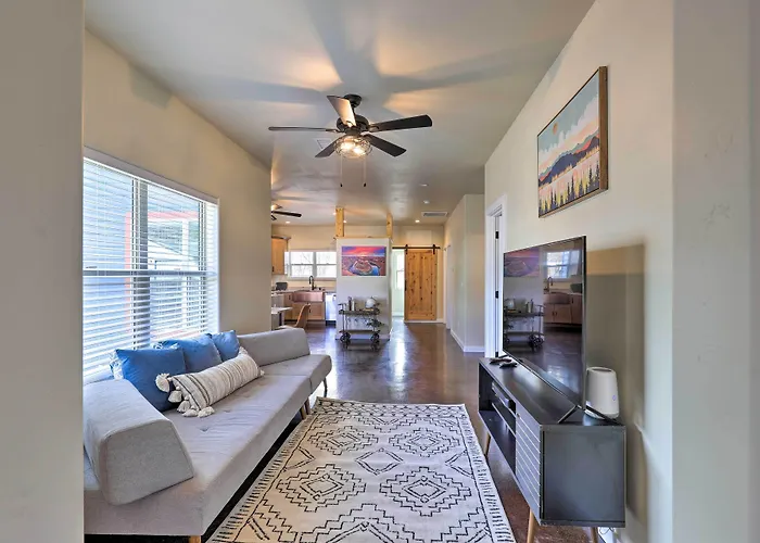 Modern Retreat: 3 Blocks To Dtwn Williams + Rte 66
