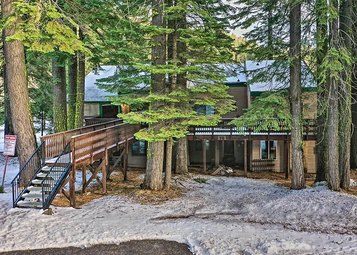 Pinecrest Retreat With Fireplace!