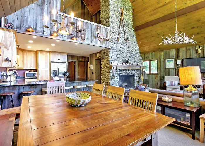 East Burke House W/ Deck < 3 Mi To Kingdom Trails!