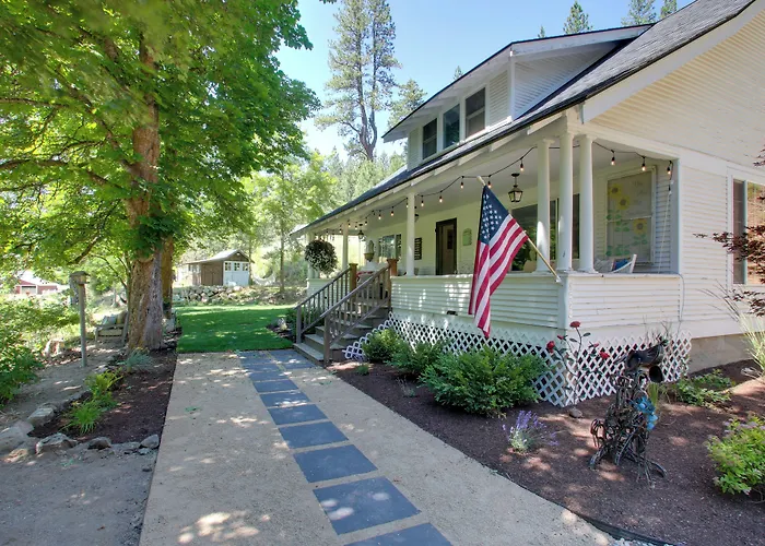 Modern Farmhouse W/ Movie Room - 6 Mi To Lake!