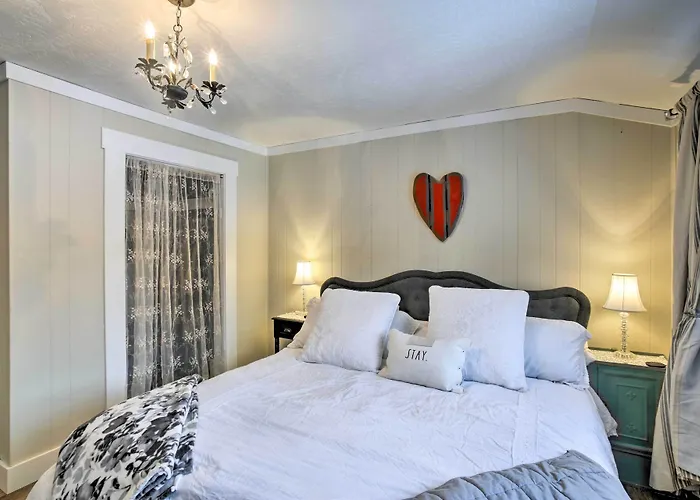 Modern Farmhouse W/ Movie Room - 6 Mi To Lake!