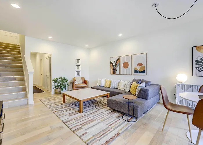Beautiful Townhome - Steps To Downtown Boise!