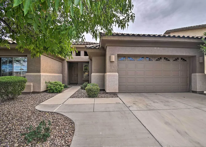 Spacious Surprise Home: 6 Mi To Wildlife World Zoo