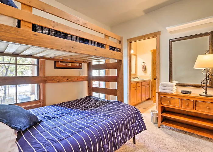 Ski-In/Ski-Out Donnelly Townhome W/ Hot Tub!