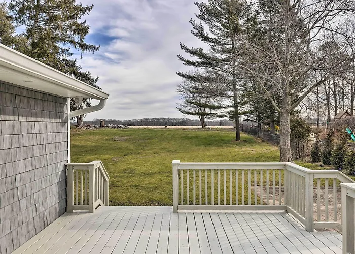 Mattituck Home W/ Fireplaces - Near Wineries