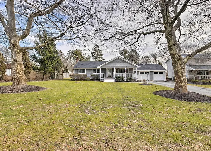 Mattituck Home W/ Fireplaces - Near Wineries