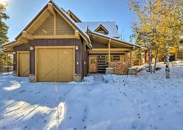 Ski-In/Ski-Out Donnelly Townhome W/ Hot Tub!