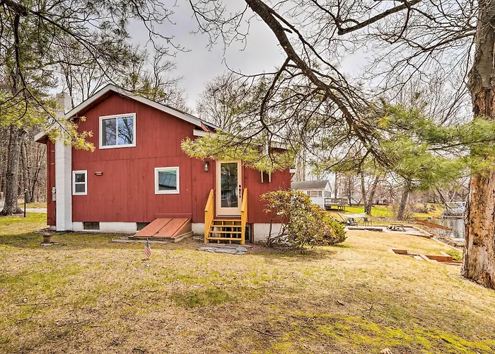 Cozy Castleton Cabin With Fire Pit + Water Access!