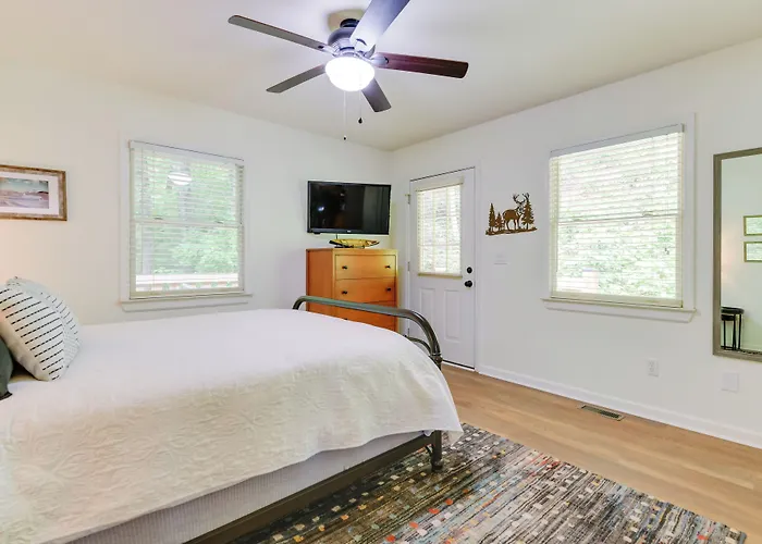 Updated Home W/ Private Hot Tub & Mtn Views!