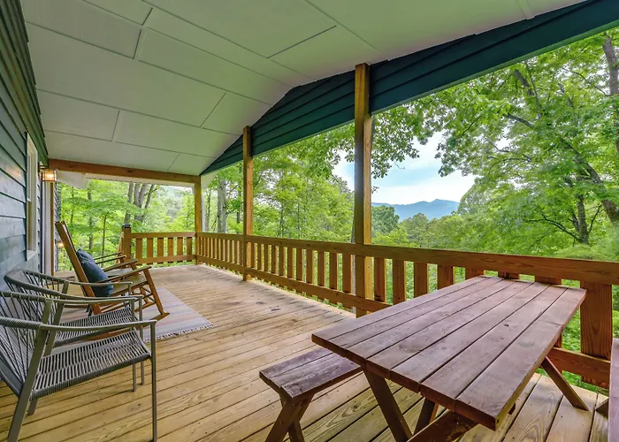 Updated Home W/ Private Hot Tub & Mtn Views!