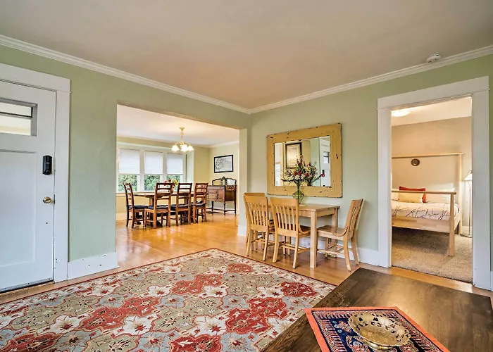 Peaceful Wine Country Getaway - Walk To Downtown!