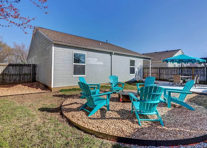Chic Bentonville Home W/ Patio & Fire Pit!