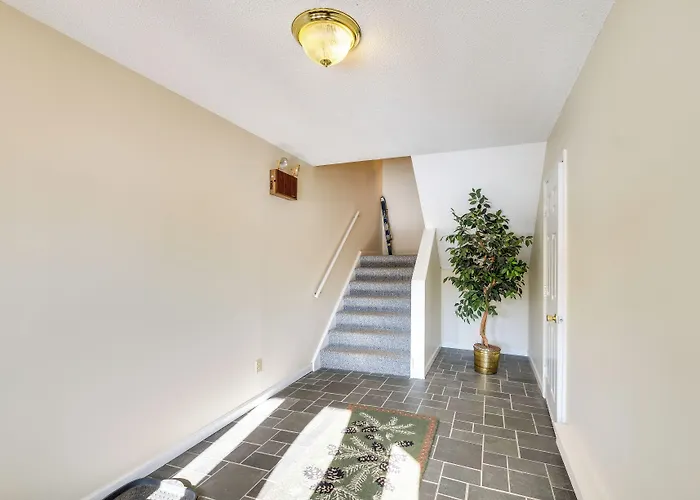 Homey Windham Condo: Hike & Ski The Catskill Mtns!