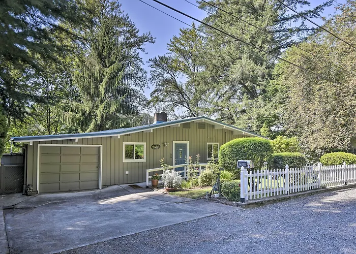Waterfront Troutdale Hideaway: Sandy River Fishing