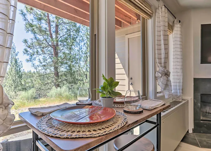 Resort Condo Retreat ~ 6 Mi To Downtown Bend!