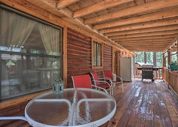 Updated Strawberry Family Cabin W/ 2 Private Decks
