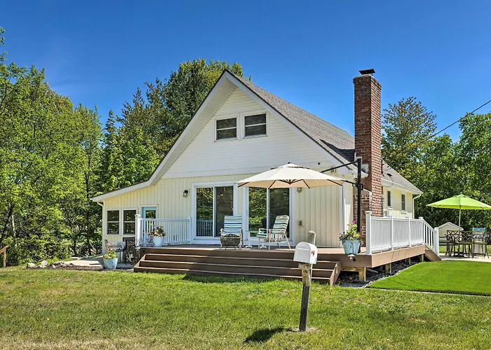 Breezy Silver Lake Getaway: Fishing Dock, Grill!