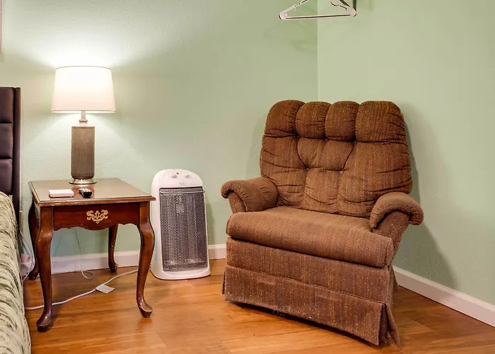 Soothing Studio W/ Lush Views: 2 Mi To Beach!
